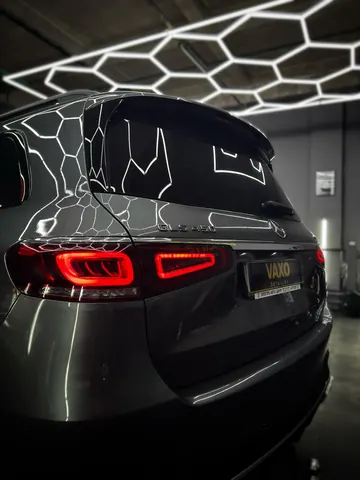 Mercedes GLS 450: фонарь и крыло сзади